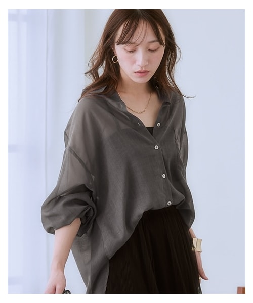 nissen（ニッセン）の「ロング丈シアーシャツ＜大きいサイズ有＞（シャツ/ブラウス・レディース・ブルー系ストライプ/オフホワイト/チャコールグレー/ソフトイエロー/ブラウン系ストライプ・S/M/L/LL/3L/4L/5L/6L）」の4枚目の写真