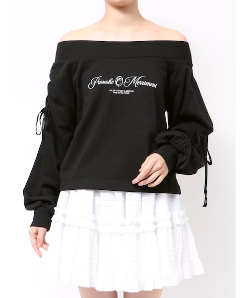 CALNAMUR（カルナムール）の「2WAY オフショルリボンスウェットプルオーバー（スウェット・レディース・ブラック/レッド/ブラウン・F）」の4枚目の写真