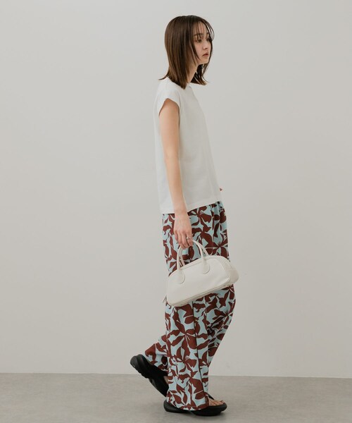 SENSE OF PLACE by URBAN RESEARCH(センスオブプレイスバイアーバンリサーチ)の「ラウンドスクエアボストンバッグ(ボストンバッグ・レディース・IVORY/BLACK/RED・one)」の8枚目の写真