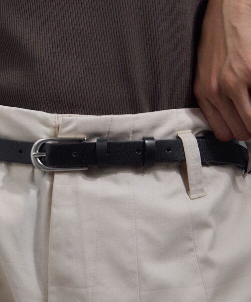 ADAM ET ROPE'（アダムエロペ）の「【W S（ドゥーブル）】レザーオーバルバックルベルト 2（ベルト・レディース・ブラック/ベージュ系・F）」の7枚目の写真