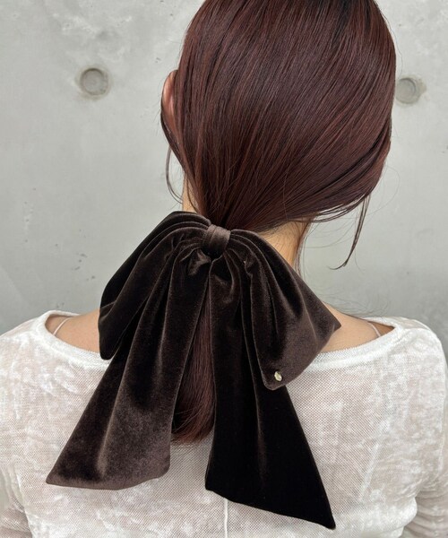 VIS（ビス）の「【新色追加】ビックベロアリボンヘアカフ（バレッタ/ヘアクリップ・レディース・ブラック/ダークブラウン・F）」の2枚目の写真
