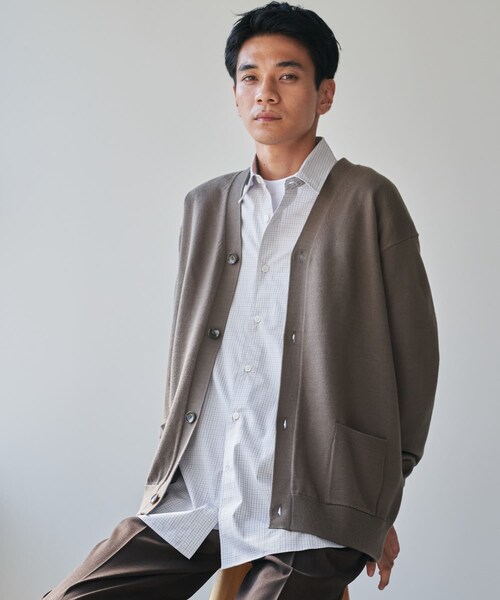 URBAN RESEARCH DOORS（アーバンリサーチドアーズ）の「『XLサイズ/WEB限定/仁村紗和さん着用』『UR TECH 200日ニット』Vネックカーディガン（カーディガン/ボレロ・メンズ・MOCHA/BLACK・M/L/XL）」の4枚目の写真