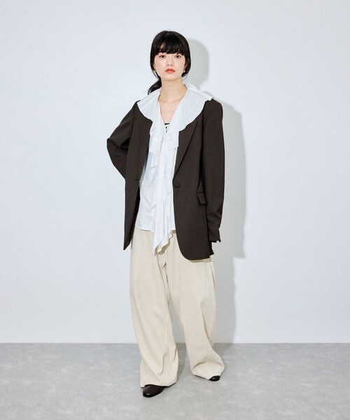 ADAM ET ROPE'(アダムエロペ)の「【サステナブル】シングルブレストスリットジャケット/セットアップ対応(テーラードジャケット・レディース・ブラック/ダークブラウン・36/38)」の7枚目の写真