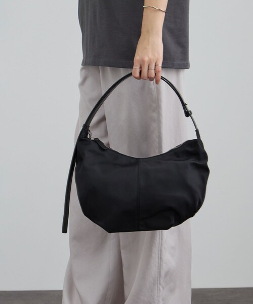 ADAM ET ROPE'（アダムエロペ）の「【NOTHING WRITTEN（ナッシングリトゥン）】HT NYLON SHOULDER BAG（ショルダーバッグ・レディース・ブラック/ホワイト系・F）」の10枚目の写真