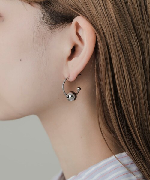 SMELLY（スメリー）の「チェーンコンビアシンメトリーピアス（ピアス（両耳用）・レディース・SLV/GLD・-）」の7枚目の写真