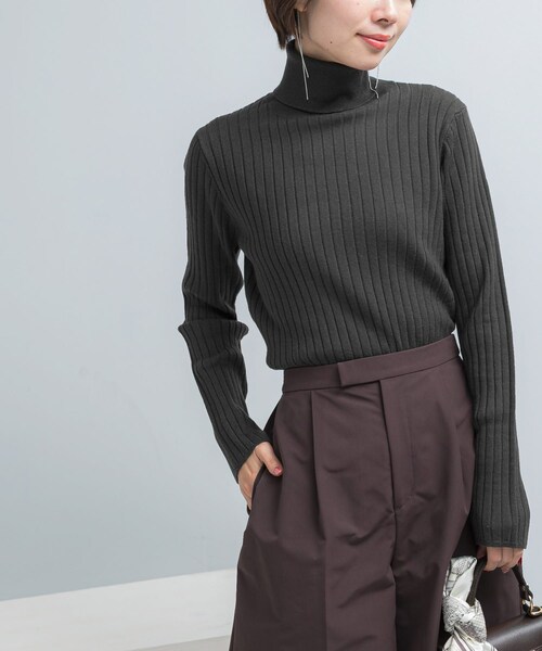 URBAN RESEARCH ROSSO（アーバンリサーチロッソ）の「エクストラファインリブタートルニット（ニット/セーター・レディース・OFF/ROYAL BLUE/OLIVE・Free）」の9枚目の写真