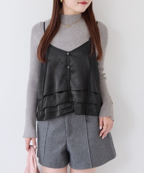 VIS（ビス）の「【WEB限定】サテンフリルビスチェ/2WAY（キャミソール・レディース・ブラック/ダークブラウン系/ベージュ系・F）」の12枚目の写真