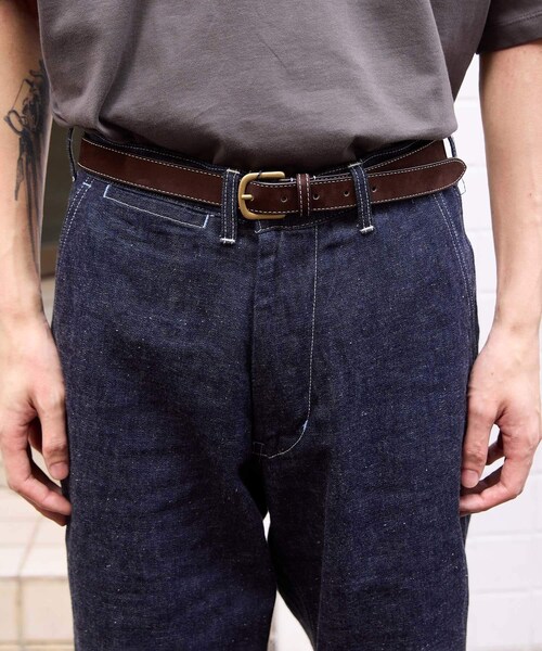 ADAM ET ROPE'（アダムエロペ）の「【ANDERSONS/アンダーソンズ】25 レトロドレスベルト スエード (ブラスバックル)（ベルト・メンズ・ダークブラウン/ダークブラウン系・L/M/S）」の4枚目の写真