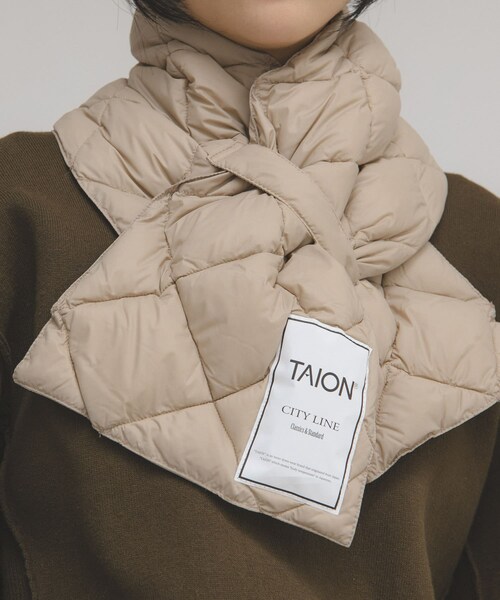 KBF（ケイビーエフ）の「TAION　CITY DOWN SCARF（マフラー・レディース・BLACK/G.BEIGE・One）」の2枚目の写真