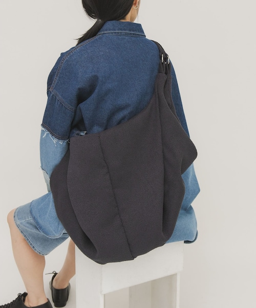 KBF（ケイビーエフ）の「パイル2WAYイージーBAG（トートバッグ・レディース・IVORY/NAVY・One）」の3枚目の写真