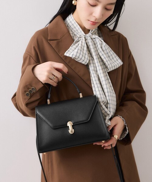 VIS(ビス)の「【WEB限定/追加】楕円金具ワンハンドルバッグ/2WAY(ハンドバッグ・レディース・ブラック/キナリ/キャメル・F)」の7枚目の写真