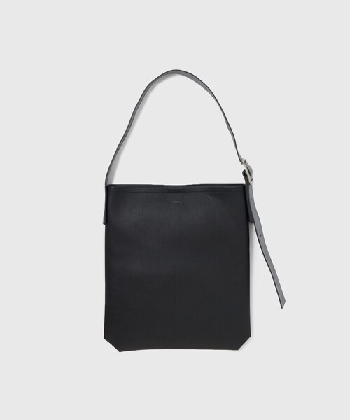 ADAM ET ROPE'(アダムエロペ)の「【HenderScheme/エンダースキーマ】one side belt bag(ショルダーバッグ・メンズ・ブラック・F)」の2枚目の写真