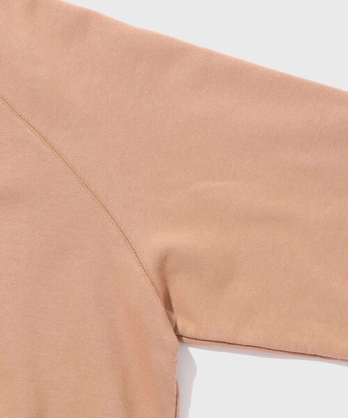 ADAM ET ROPE'(アダムエロペ)の「【MIDTHINGS/ミッドシングス】ELBOW PATCH SWEAT SHIRTS(スウェット・メンズ・キャメル/ベージュ・2/3)」の7枚目の写真