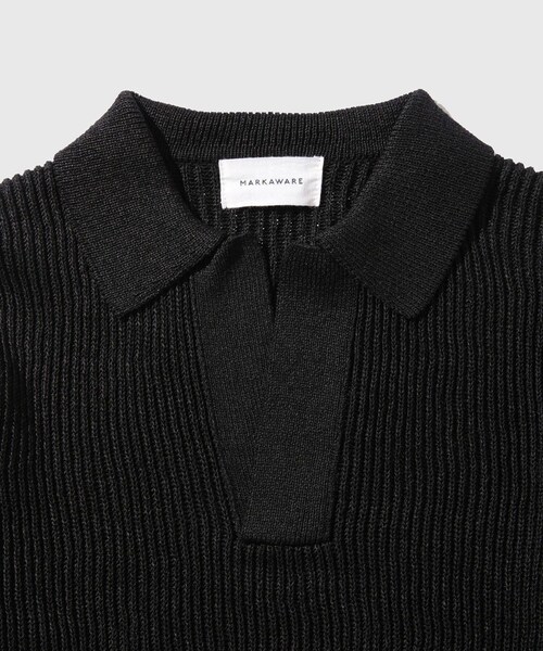 ADAM ET ROPE'（アダムエロペ）の「【MARKAWARE/マーカウェア】SKIPPER RIB JUMPER（ポロシャツ・メンズ・ブラック・1/2）」の4枚目の写真