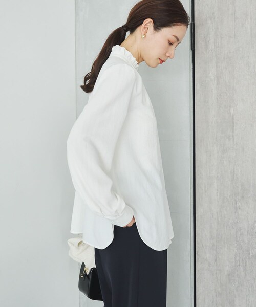 URBAN RESEARCH（アーバンリサーチ）の「ドビーストライプフリルブラウス（シャツ/ブラウス・レディース・OFF WHITE/BLACK・Free）」の7枚目の写真