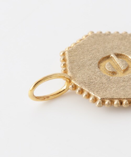 URBAN RESEARCH（アーバンリサーチ）の「LA SOEUR　イニシャルオクタゴンチャーム（チャーム・レディース・e/s/r/n・-）」の9枚目の写真