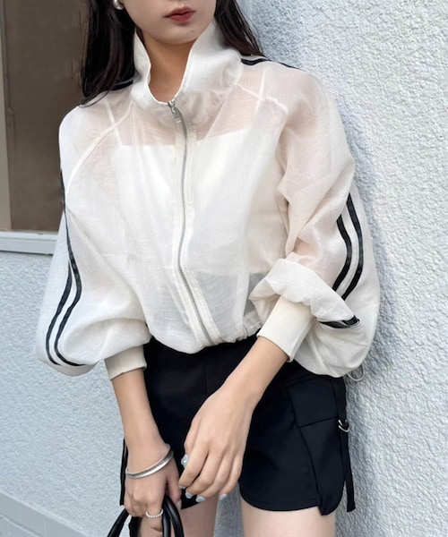 one after another NICE CLAUP(ワンアフターアナザーナイスクラップ)の「【新色追加!】ライン入りシアーショートブルゾン(マウンテンパーカー・レディース・アイボリー/ピンク/ブラック・FREE)」の1枚目の写真