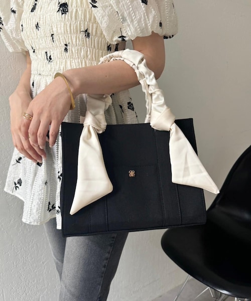 one after another NICE CLAUP（ワンアフターアナザーナイスクラップ）の「【SNSで話題】ギャザーハンドルトート（バッグ・レディース・ホワイト系その他/アイボリー/ピンク/ブラック・FREE）」の3枚目の写真