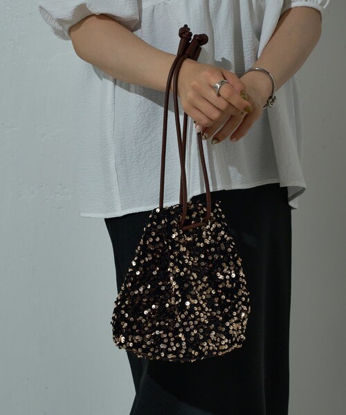 COLONY 2139(コロニートゥーワンスリーナイン)の「スパンコール巾着2wayバッグ(ショルダーバッグ・レディース・ブロンズ/シルバー/ブラック・F)」の1枚目の写真