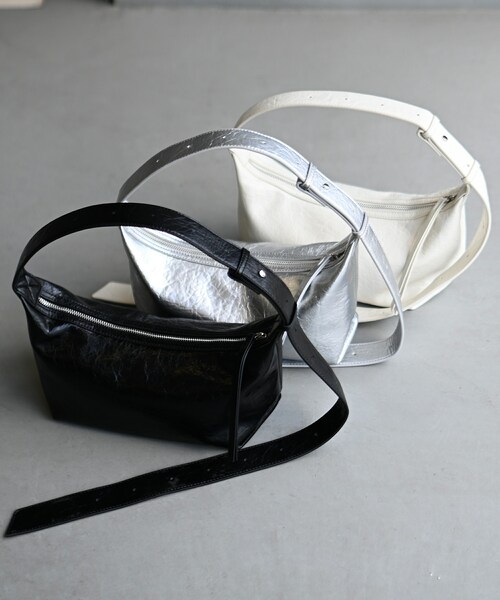 Marient（マリエント）の「シックムードクロスBAG（ショルダーバッグ・レディース・ホワイト/シルバー/ブラック・FREE）」の2枚目の写真
