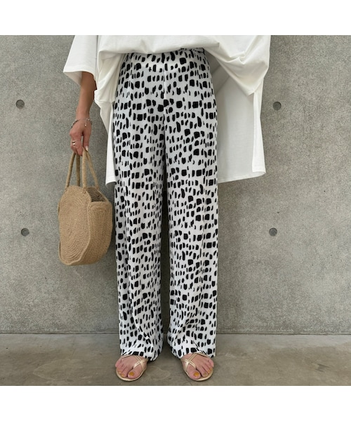 copine(コピン)の「ダルメシアンプリーツパンツ(ホワイト)(その他パンツ・レディース・ホワイト・ワンサイズ)」の1枚目の写真