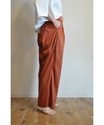 -- | インバーテッドプリーツパンツ(スラックス)