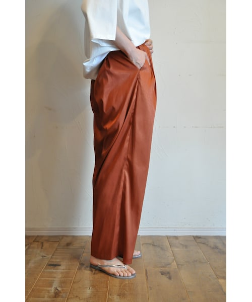 --（--）の「インバーテッドプリーツパンツ（スラックス・レディース・ホワイト/ブラウン/ブルー・36.38）」の2枚目の写真