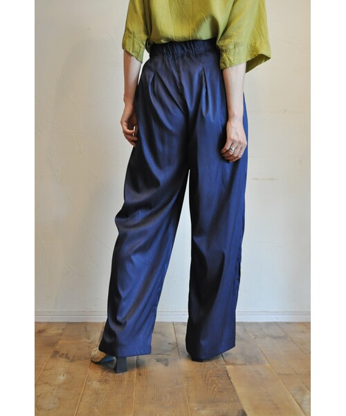 --（--）の「インバーテッドプリーツパンツ（スラックス・レディース・ホワイト/ブラウン/ブルー・36.38）」の3枚目の写真