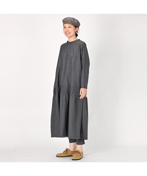 45R（フォーティファイブアール）の「梳毛ウールのピンタックドレス