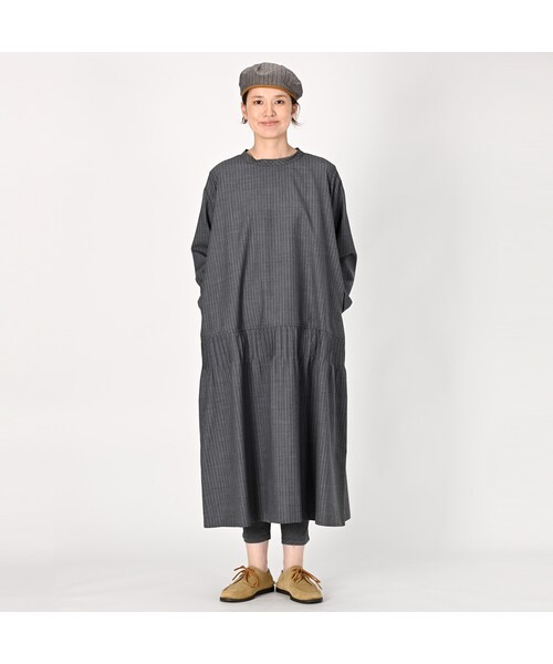 45R（フォーティファイブアール）の「梳毛ウールのピンタックドレス