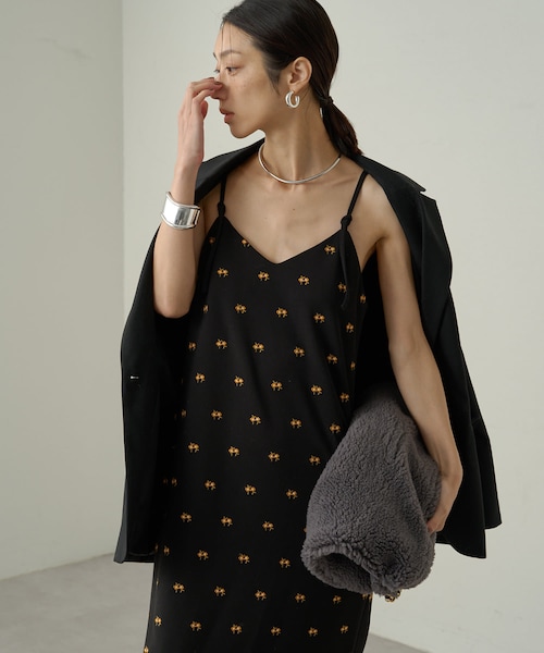 LOUNGEDRESS（ラウンジドレス）の「≪先行予約≫フラワー刺繍キャミ