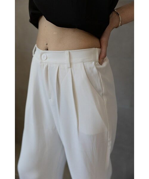 SALTMINT(ソルトミント)の「〔 選べる4size / 3color 〕2タックハイウエストスラックス(スラックス・レディース・ホワイト/ブラック/その他・S/M/L/XL)」の1枚目の写真