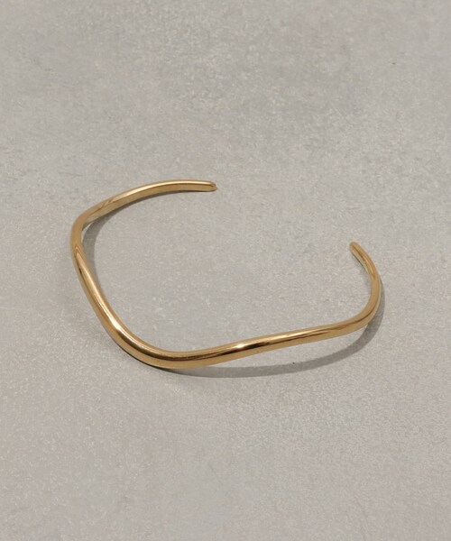 3coins（3coins）の「ステンレスウェーブバングル（バングル/リストバンド・レディース・シルバー/ゴールド・FREE）」の2枚目の写真