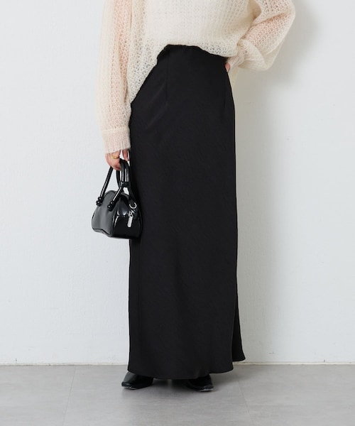 COLLAGE GALLARDAGALANTE(コラージュガリャルダガランテ)の「【女性らしいシルエット】ソフトマーメイドサテンスカート(スカート・レディース・オフホワイト/ミント/ブラック・F)」の2枚目の写真