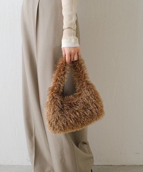 COLLAGE GALLARDAGALANTE(コラージュガリャルダガランテ)の「【PAPILLONNER/パピヨネ】ファーワンショルダーバッグ(バッグ・レディース・ブラック/ブラウン・FREE)」の2枚目の写真