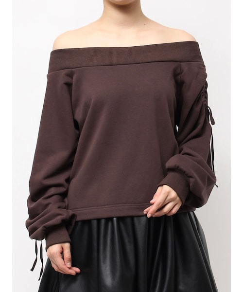 CALNAMUR（カルナムール）の「2WAY オフショルリボンスウェットプルオーバー（スウェット・レディース・ブラック/レッド/ブラウン・F）」の9枚目の写真