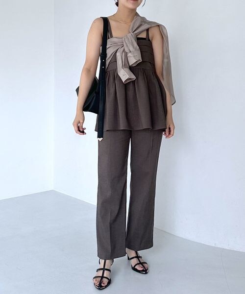 mysty woman（ミスティウーマン）の「ヨークタックテーパードパンツ（その他・レディース・グレー15/ベージュ52/ダークブラウン58・F）」の18枚目の写真