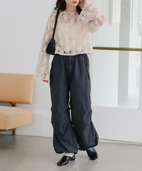 Kastane（カスタネ）の「【7.26(金)12:00発売/2サイズ展開】オーバーダイパラシュートパンツ（カーゴパンツ・レディース・カーキ/チャコールグレー・0/1）」の2枚目の写真