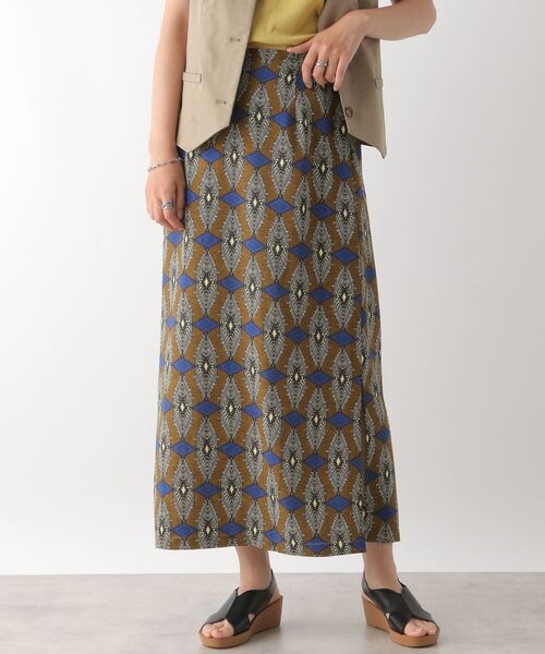 LEPSIM（レプシィム）の「アフリカンプリントナロースカート（スカート・レディース・レッド35/ブラウン55/ブルー85・FREE SIZE）」の2枚目の写真