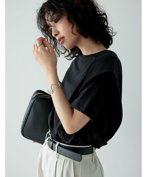 【新品】Styling/スタイリング ラッフルショルダートップス ブラック Re:EDIT（リエディ）の「天竺ラッフルショルダーTシャツ - トップス