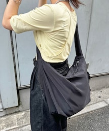 ポケット付きショルダーバッグ