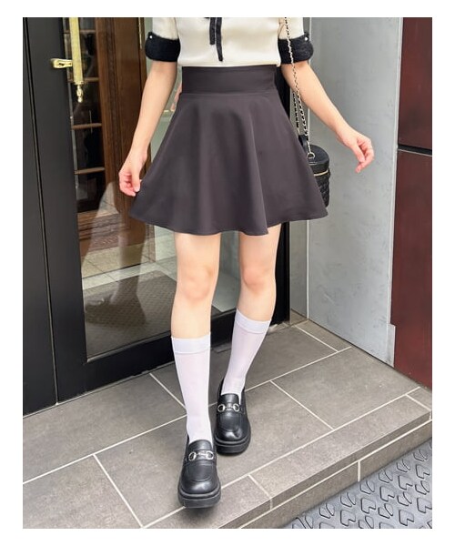 INGNI（イング）の「【秋の新作】BackレースUPフレアスカパン（スカート・レディース・ｸﾞﾚｰ/ﾁｪｯｸ/ｸﾛ/ﾗｲﾄﾍﾞｰｼﾞｭ/ﾓｶ・F）」の4枚目の写真