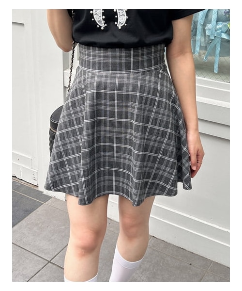 INGNI（イング）の「【秋の新作】BackレースUPフレアスカパン（スカート・レディース・ｸﾞﾚｰ/ﾁｪｯｸ/ｸﾛ/ﾗｲﾄﾍﾞｰｼﾞｭ/ﾓｶ・F）」の3枚目の写真