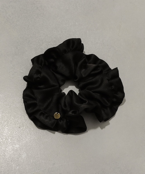 3coins（3coins）の「フリルシュシュ（シュシュ・レディース・ライトベージュ/ブラック・FREE）」の2枚目の写真