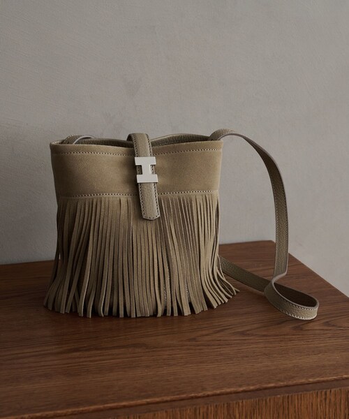 IACUCCI（イアクッチ）の「【Coming soon】テア XS SUEDE/CERVO（ショルダーバッグ・レディース・レッド/サンドベージュ・FREE）」の2枚目の写真