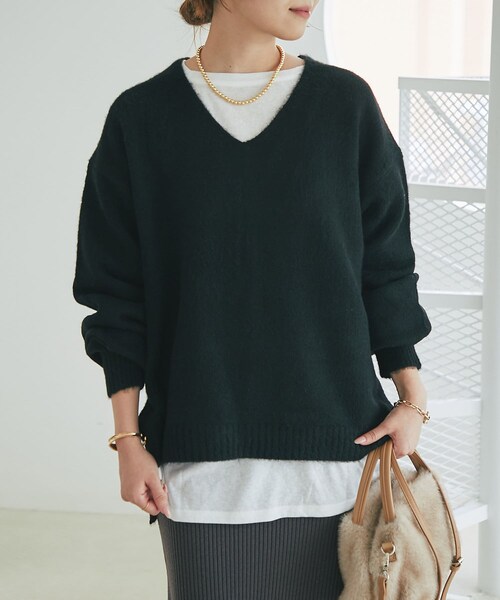 un dix cors（アンディコール）の「《予約》《柔らかく軽い着心地》ヤクライクVネックニット（ニット/セーター・レディース・エクリュ/イエロー/パープル/グレー/ブラック・F）」の2枚目の写真