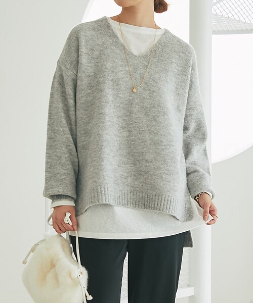 un dix cors（アンディコール）の「《予約》《柔らかく軽い着心地》ヤクライクVネックニット（ニット/セーター・レディース・エクリュ/イエロー/パープル/グレー/ブラック・F）」の3枚目の写真