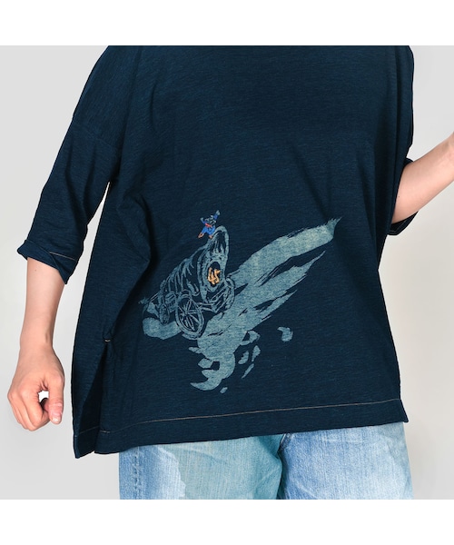 45R 幌馬車プリントのビッグスリットTシャツ (インディゴ)
