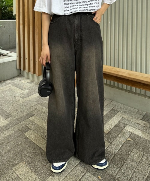 CIAOPANIC TYPY（チャオパニックティピー）の「【UNISEX】オーバーダイワイドデニムパンツ（デニムパンツ・レディース・インディゴブルー/ブラウン/ブラック・L/M/S）」の2枚目の写真