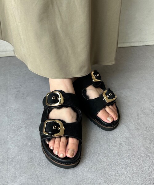 DouDou(ドゥドゥ)の「ダブルベルトファーサンダル(シューズ・レディース・ブラック・S/M/L)」の1枚目の写真